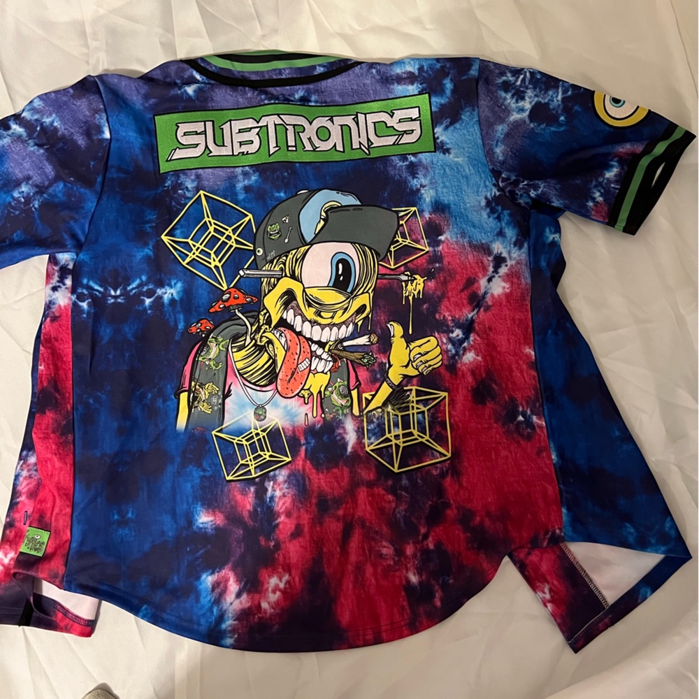 Subtronics short sleeve top. size M unisex like new